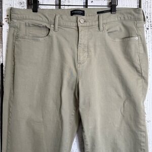 Banana Republic Girlfriend Jeans Women's 32 Green‎ Khaki Premium Denim Relax fit